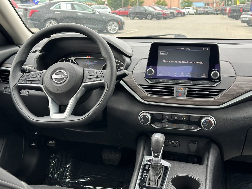 Used 2025 Nissan Altima 2.5 SV FWD image 13