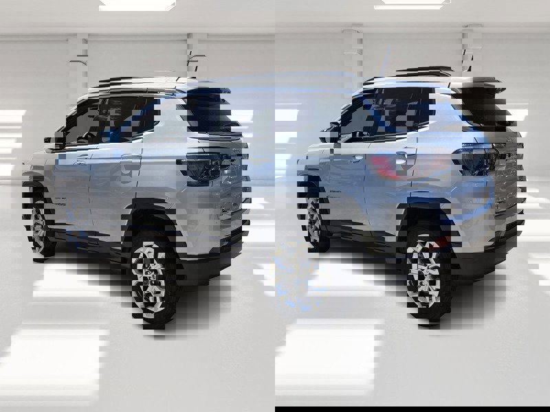 Certified 2025 Jeep Compass Latitude AWD/4WD image 3