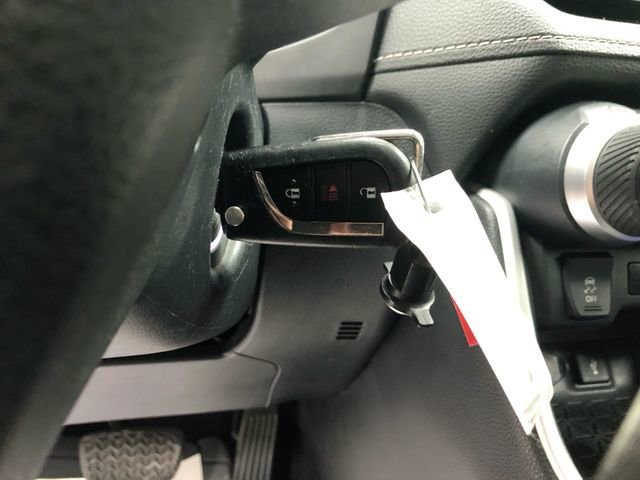 Used 2020 Toyota RAV4 LE AWD/4WD image 29