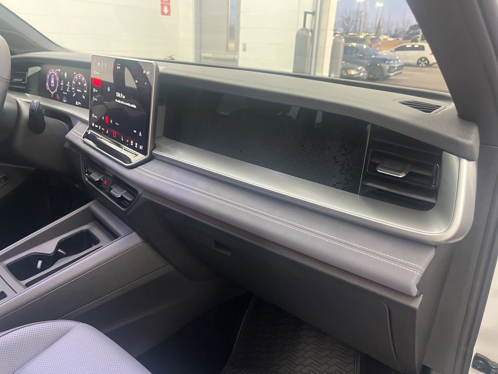 New 2026 Volkswagen Tiguan SE R-Line FWD image 40