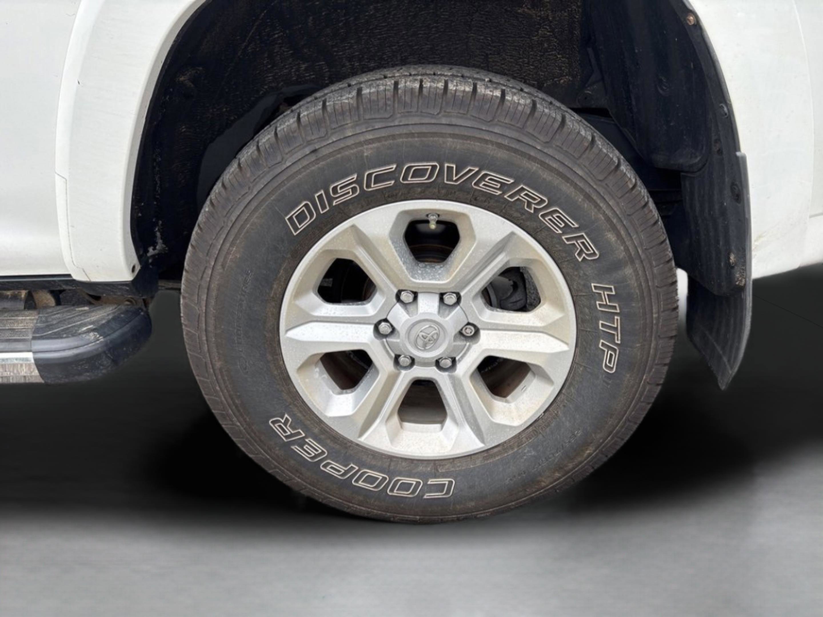 Used 2018 Toyota 4Runner SR5 image 40