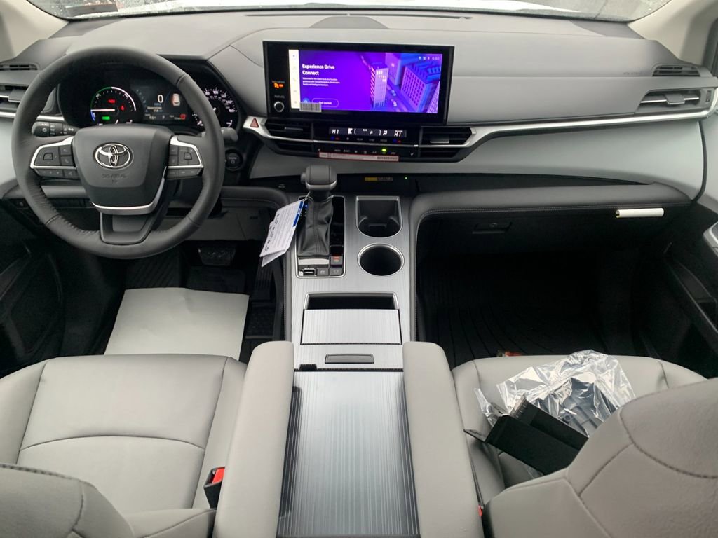 New 2026 Toyota Sienna XLE image 15