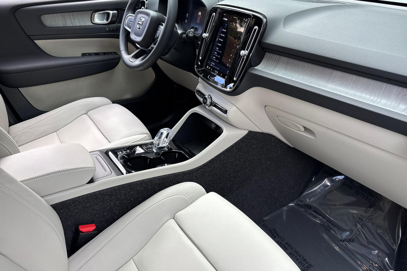 New 2025 Volvo XC40 B5 Ultra image 14