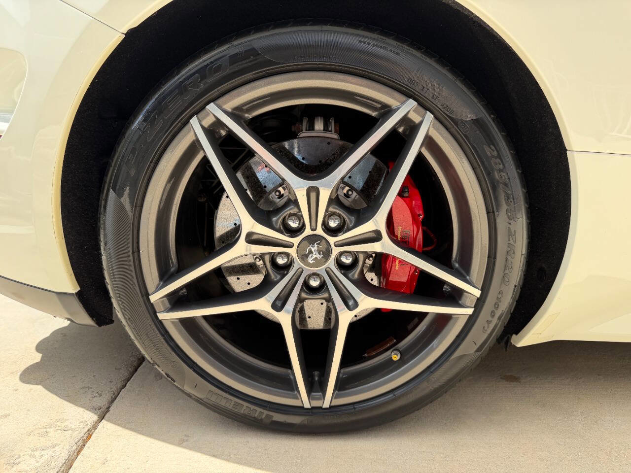Used 2015 Ferrari California T RWD image 14