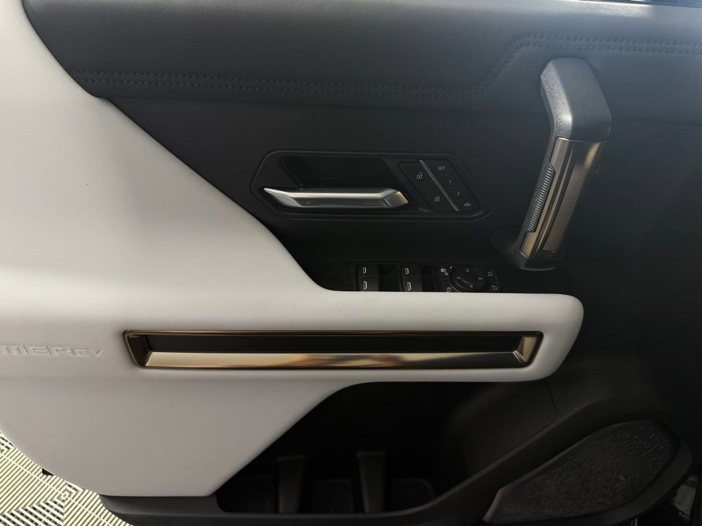 Used 2025 GMC Hummer EV 2X image 28
