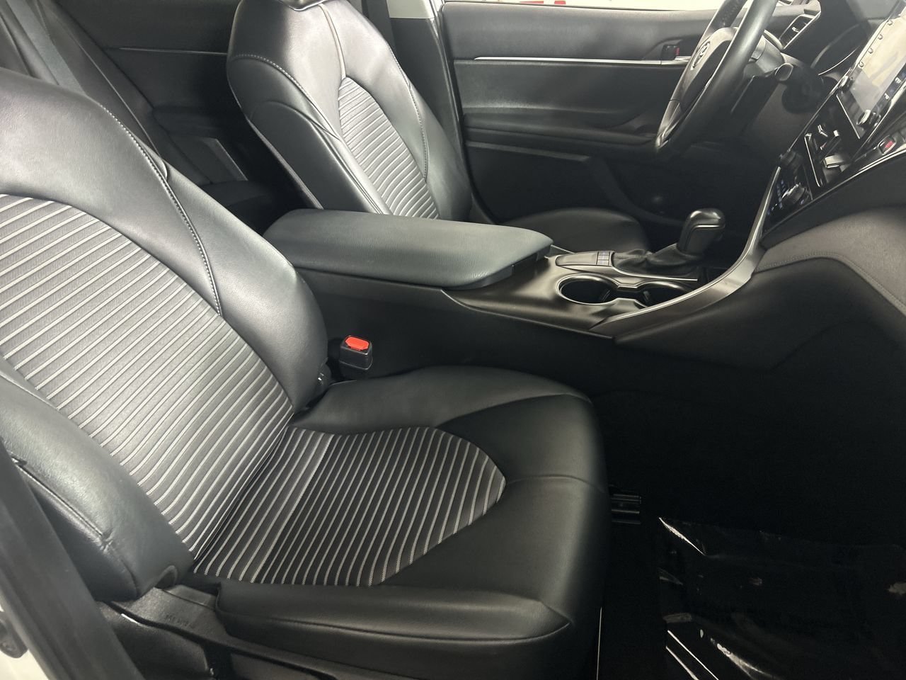 Used 2024 Toyota Camry SE w/ Convenience Package FWD image 27