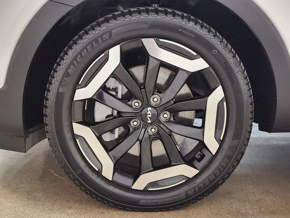 Used 2024 Kia Telluride EX w/ EX Captain's Chair Package FWD image 26