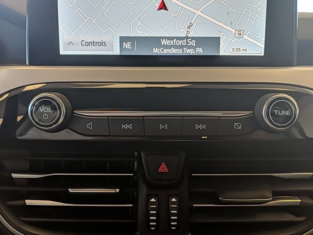 Used 2022 Ford Escape SE w/ SE Sport Appearance Package image 21