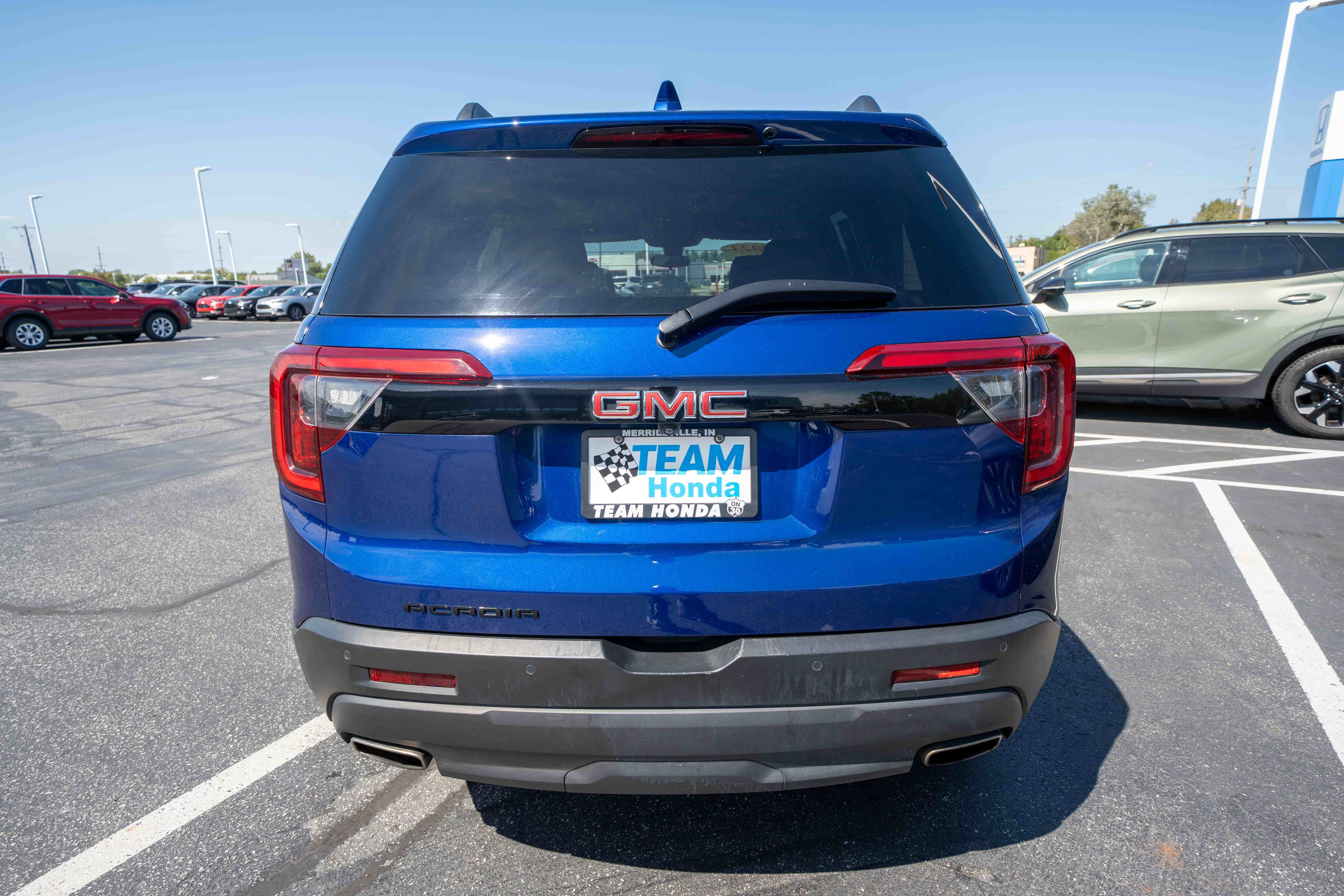 Used 2023 GMC Acadia SLE w/ Elevation Edition FWD image 5