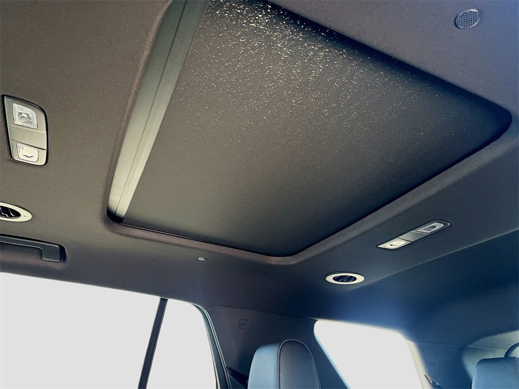 Used 2023 Chevrolet Traverse RS image 37