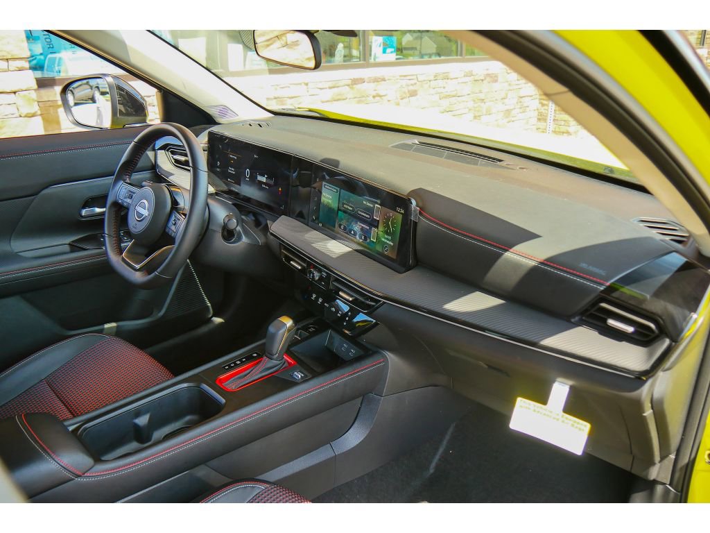 Used 2025 Nissan Kicks SR AWD/4WD image 13