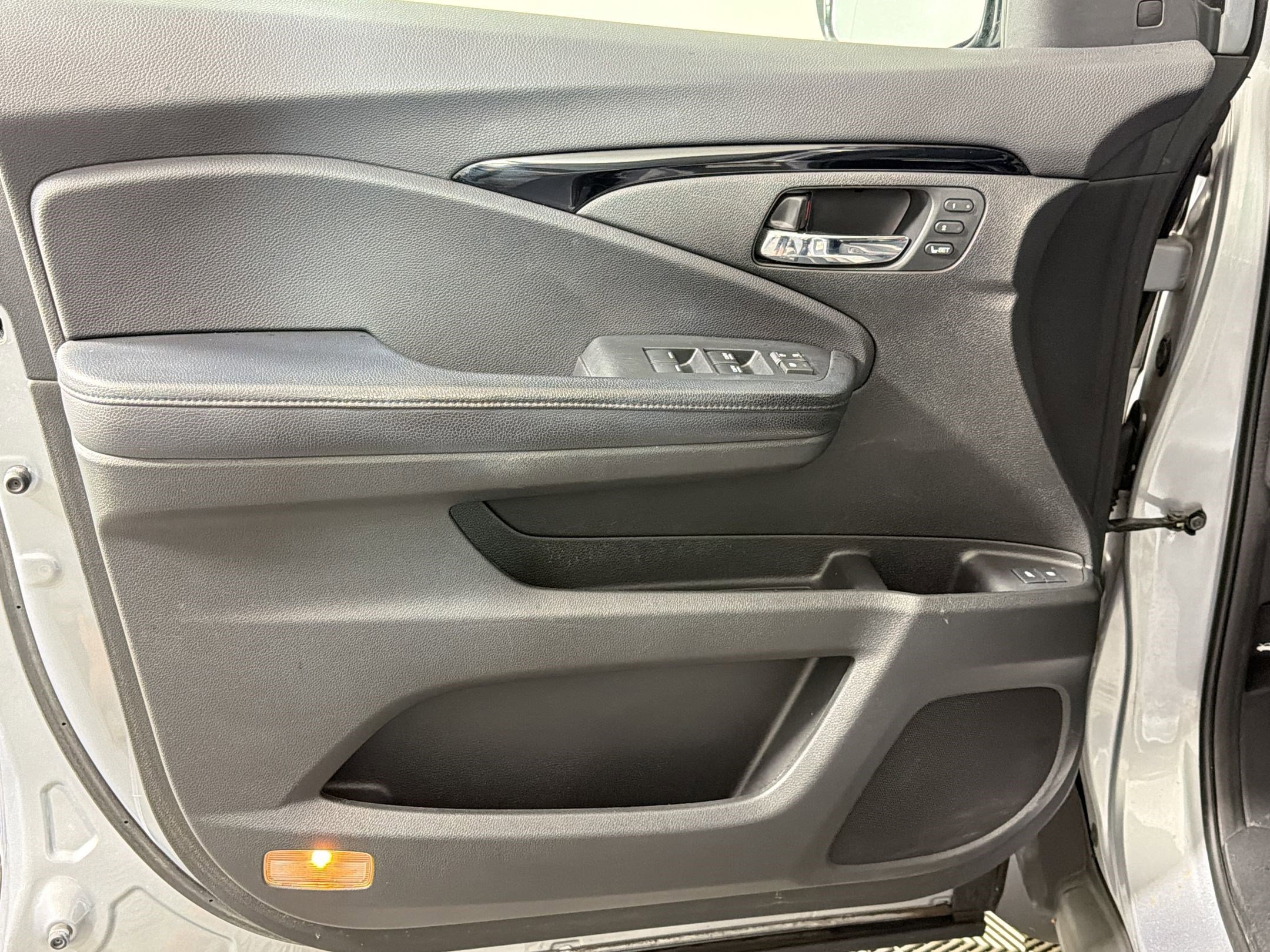 Used 2016 Honda Pilot Elite image 19