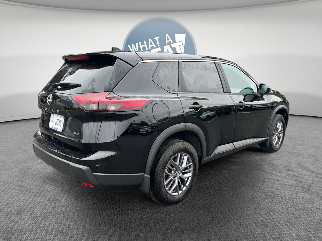 Used 2025 Nissan Rogue S image 3