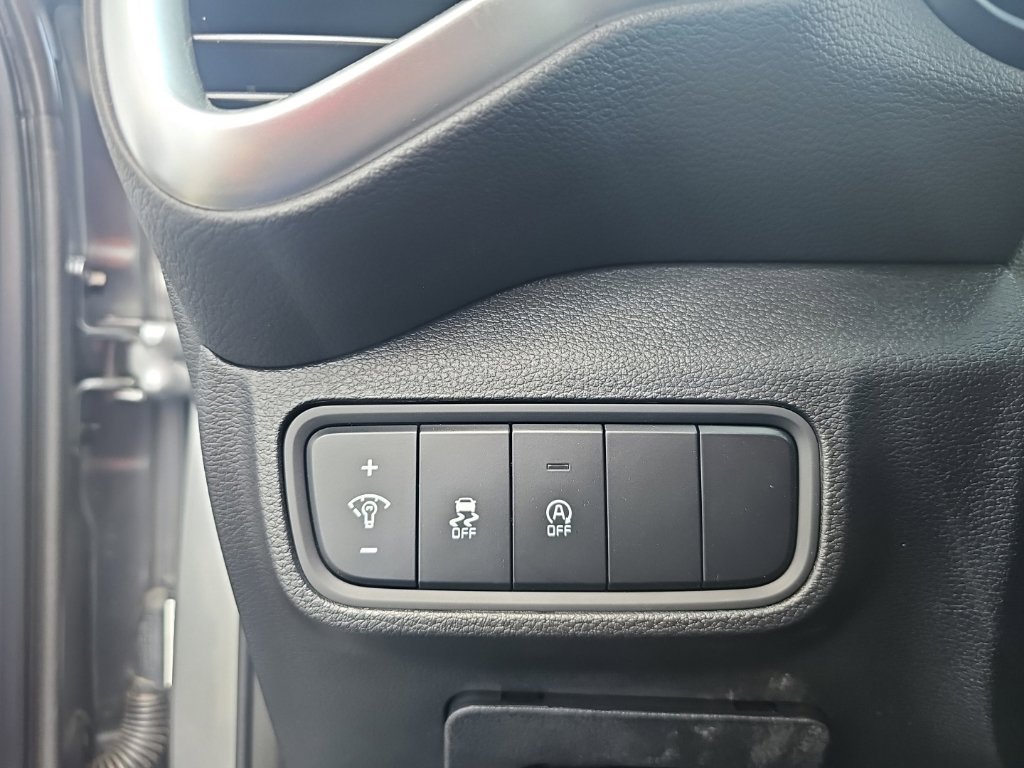 Used 2025 Kia Soul LX FWD image 21