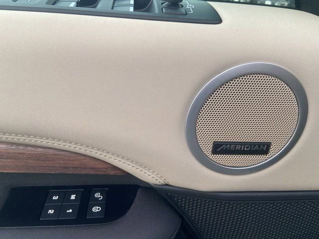 Used 2019 Land Rover Discovery HSE image 29