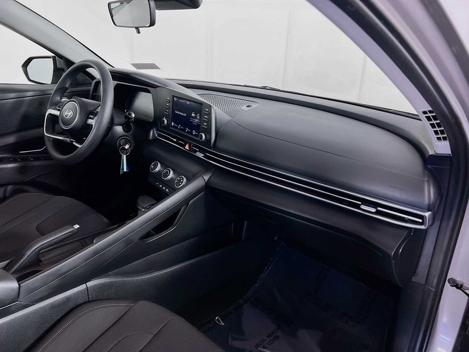 Certified 2025 Hyundai Elantra SE FWD image 27