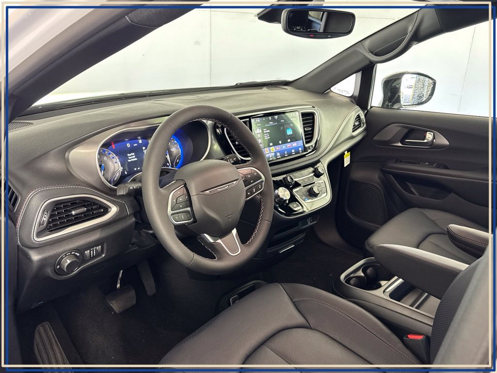 New 2027 Chrysler Pacifica Select AWD/4WD image 12
