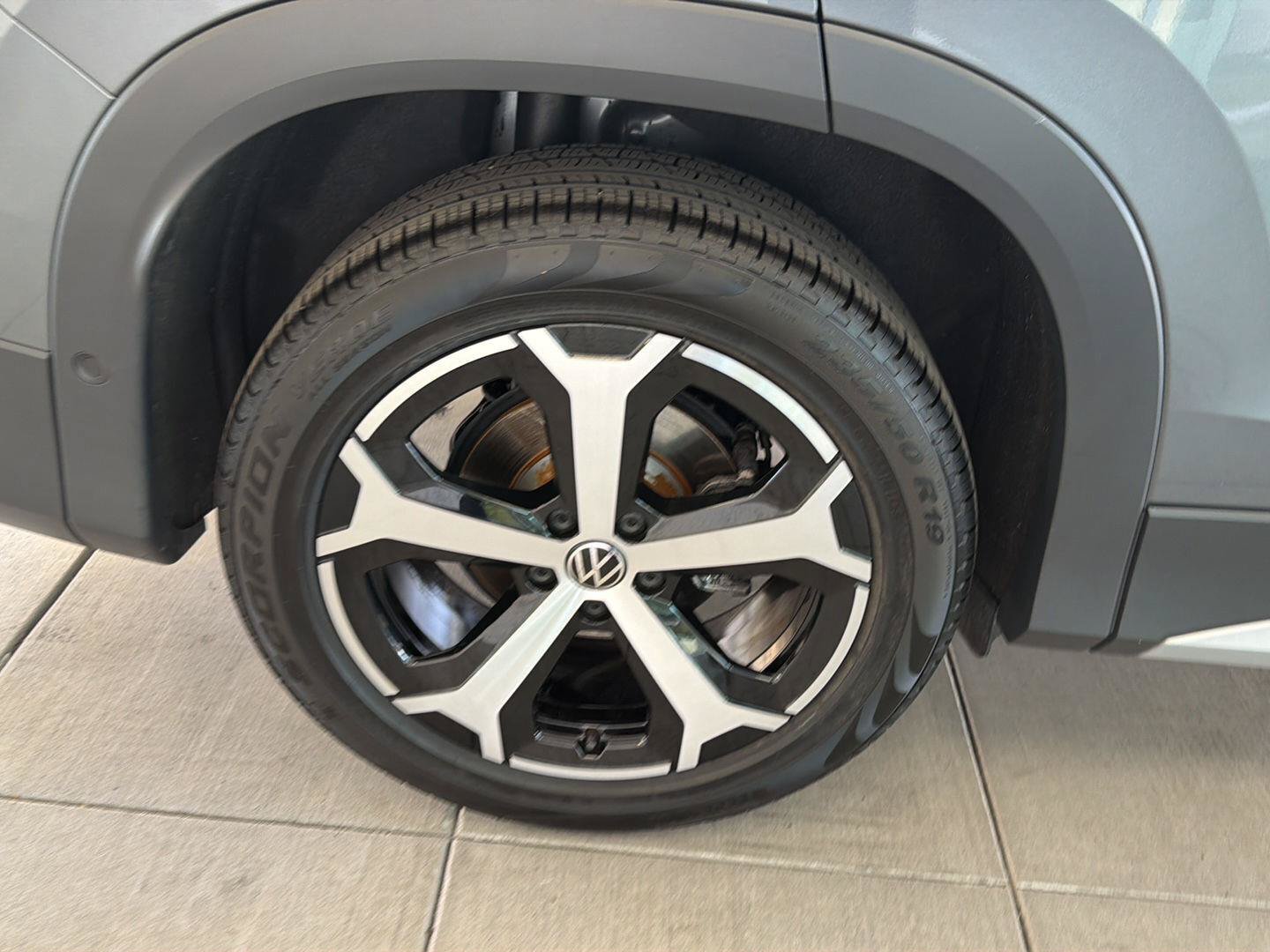 Certified 2026 Volkswagen Tiguan SE w/ Panoramic Sunroof Package FWD image 11