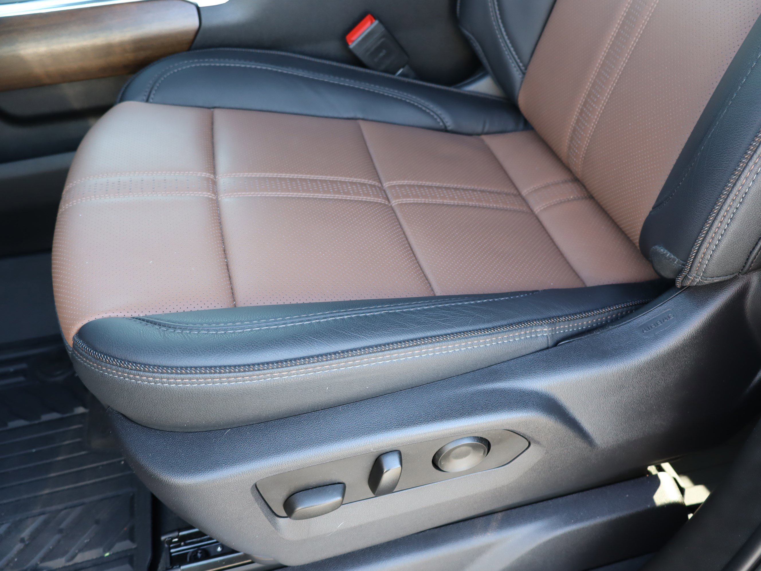 Used 2024 Chevrolet Silverado 2500 High Country w/ High Country Premium Package image 22