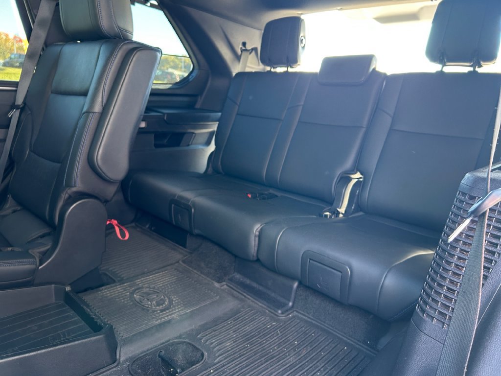 Used 2025 Toyota Sequoia Platinum AWD/4WD image 30