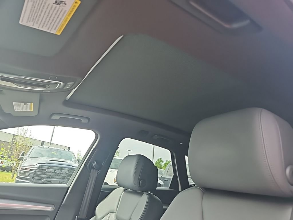 Used 2020 Audi Q5 2.0T Premium w/ Titanium Sport Package image 16