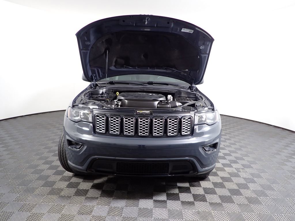 Used 2018 Jeep Grand Cherokee Altitude image 9