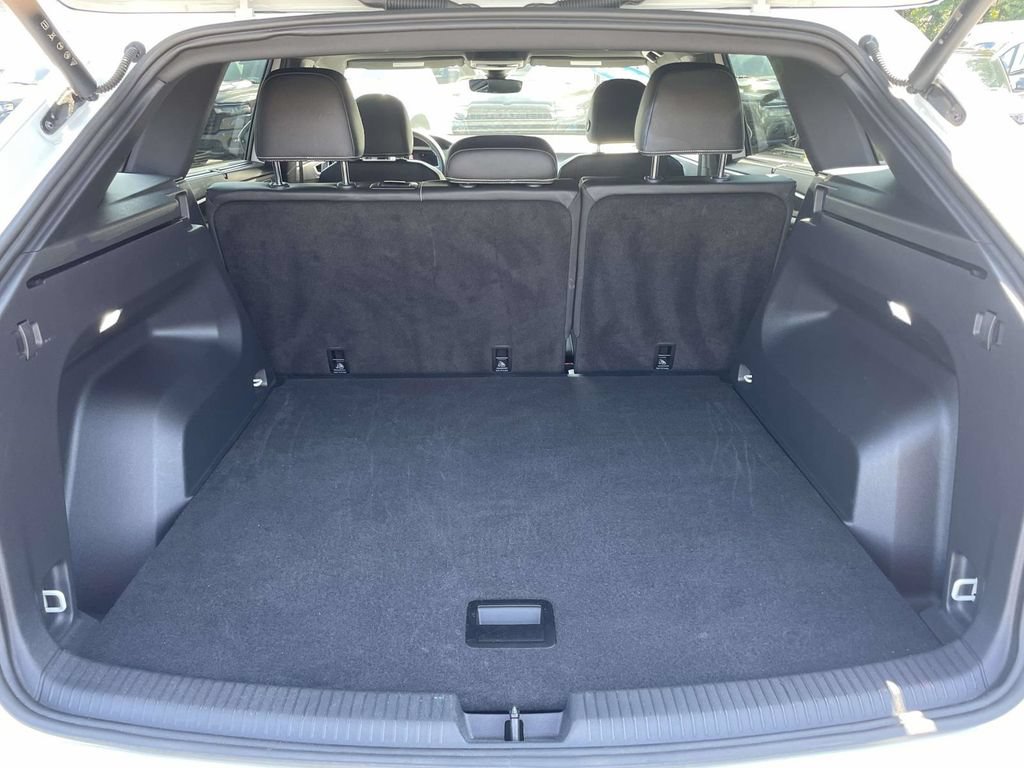 Used 2025 Volkswagen Atlas Cross Sport SE FWD image 40