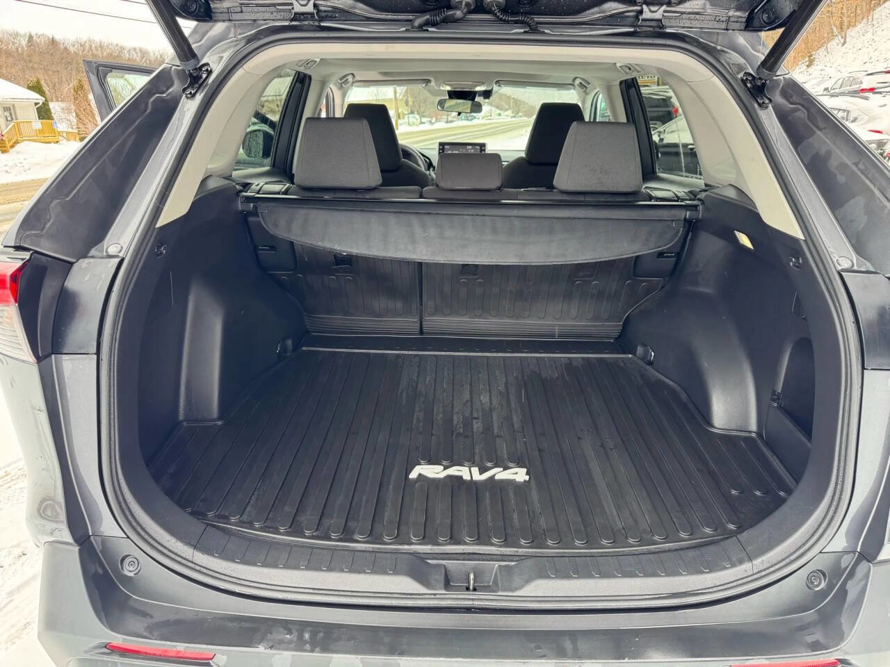 Used 2022 Toyota RAV4 XLE w/ Convenience Package image 20