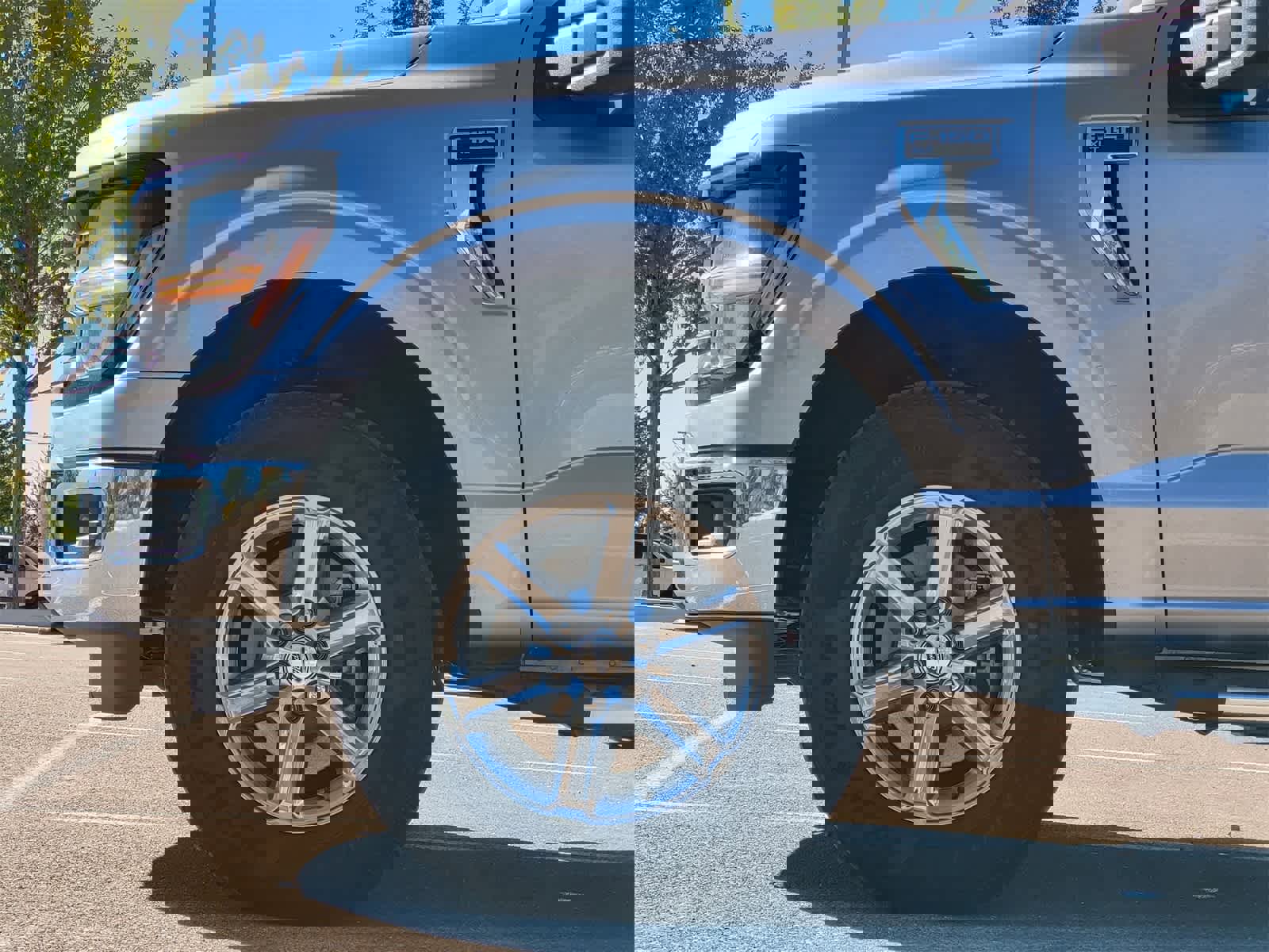 Used 2025 Ford F150 XLT w/ Equipment Group 301A Standard image 9