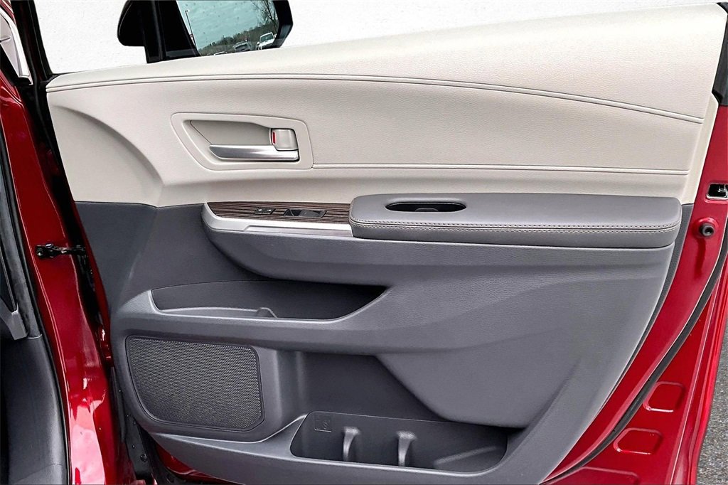 Certified 2024 Toyota Sienna XLE image 30