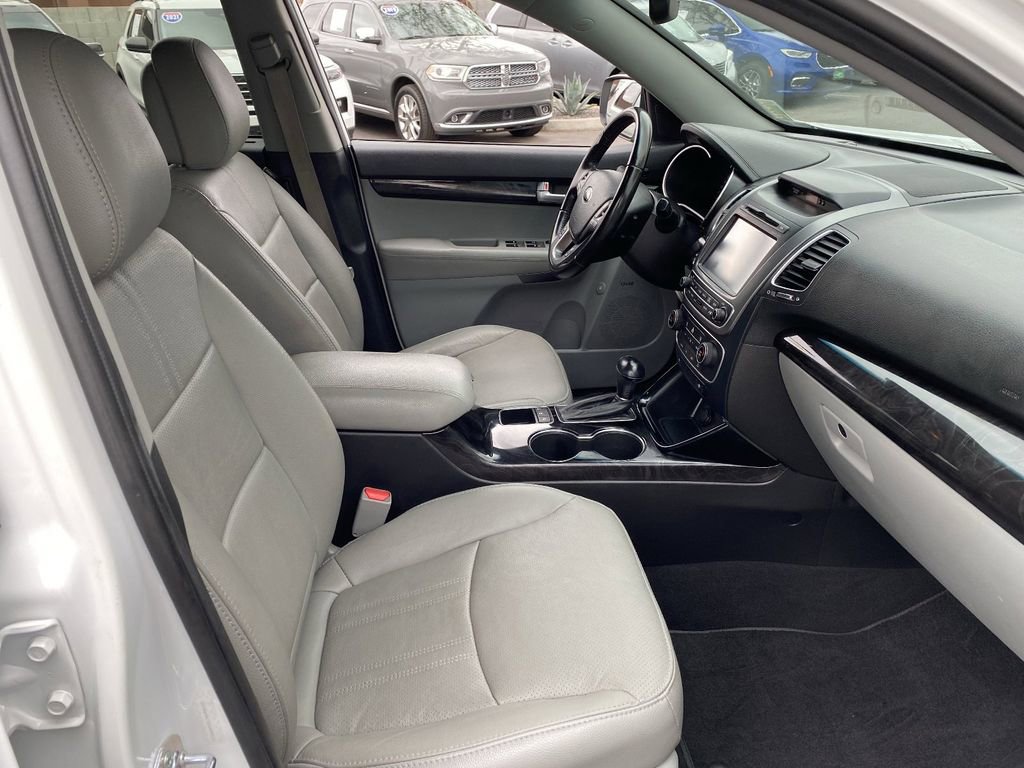 Used 2014 Kia Sorento SX w/ 3rd Row Package image 13