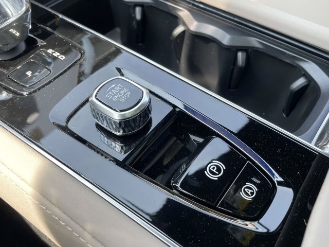 New 2026 Volvo XC90 B6 Plus w/ Protection Package Premier AWD/4WD image 32