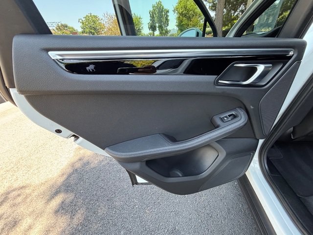 Used 2019 Porsche Macan AWD/4WD image 36