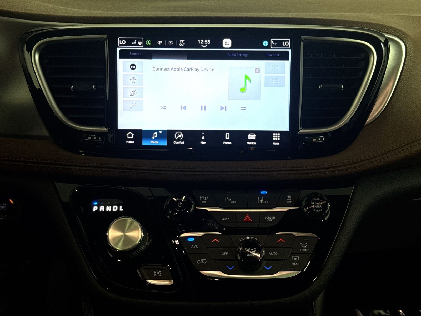 Used 2021 Chrysler Pacifica Limited w/ Uconnect Theater Family Group FWD image 18