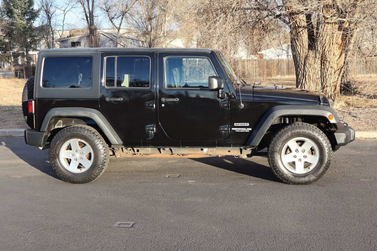 Used 2012 Jeep Wrangler Unlimited Sport image 3