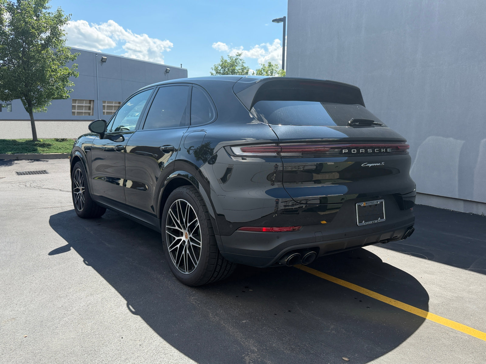 Used 2025 Porsche Cayenne S AWD/4WD image 3
