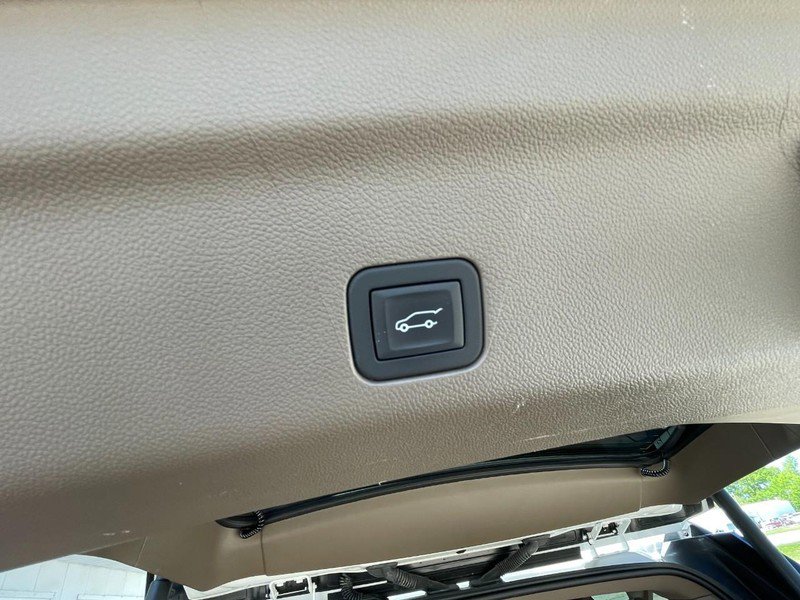 Used 2025 GMC Yukon XL Denali w/ LPO, Illumination Package AWD/4WD image 20
