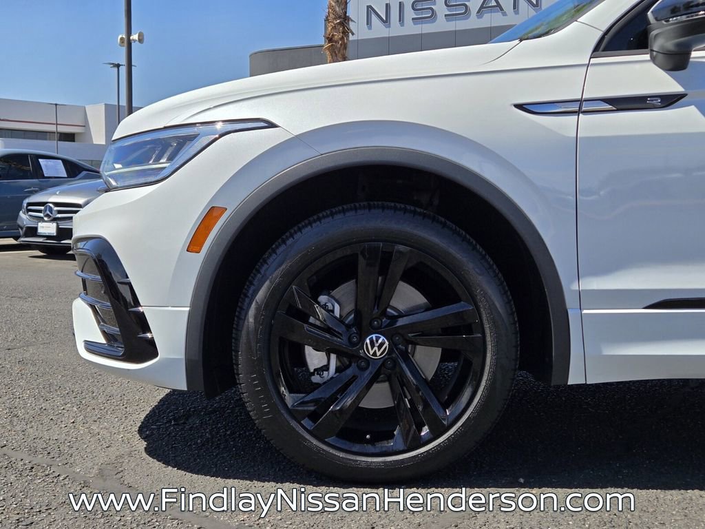 Used 2023 Volkswagen Tiguan SE R-Line FWD image 9