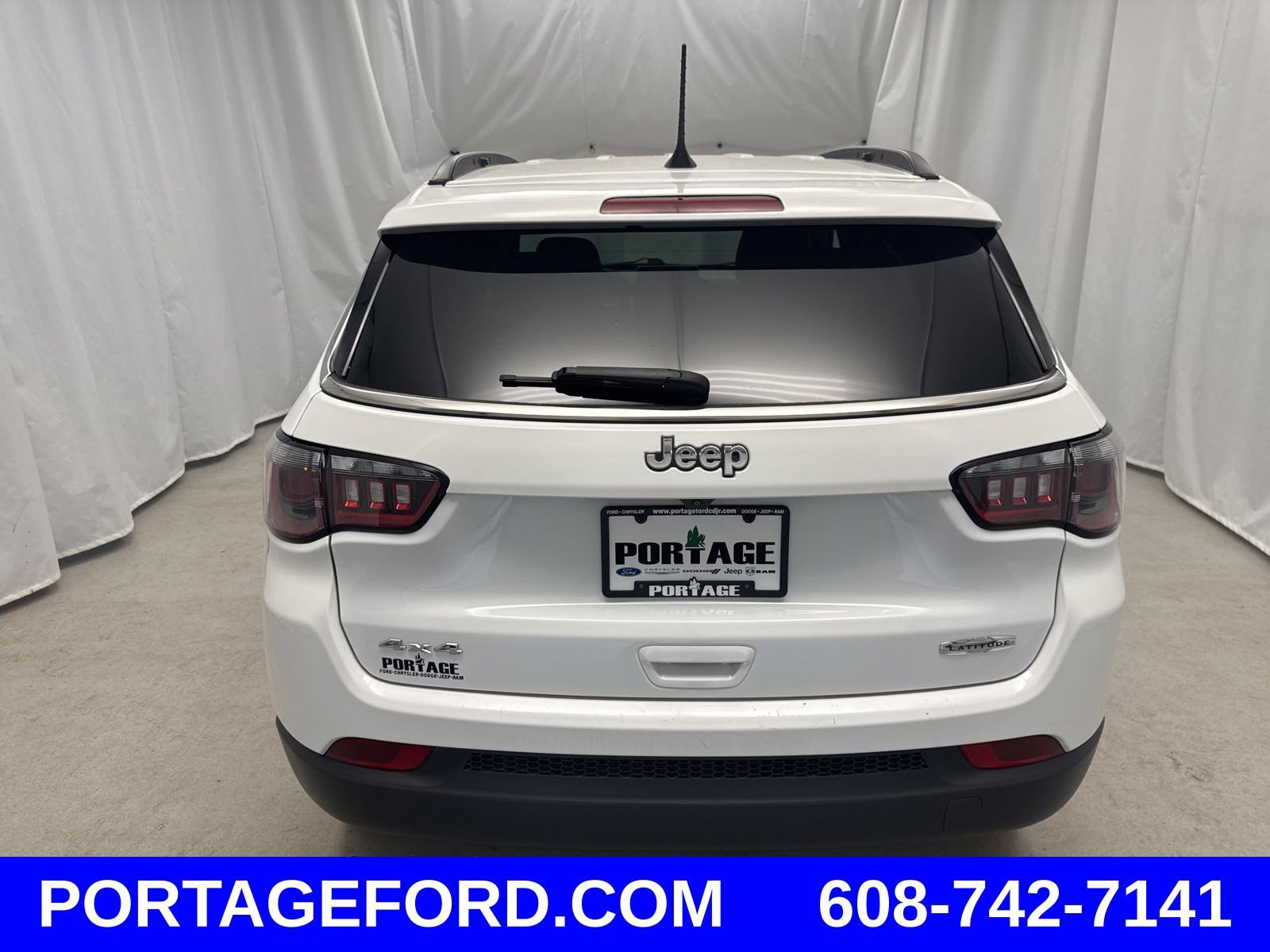 Used 2024 Jeep Compass Latitude AWD/4WD image 3