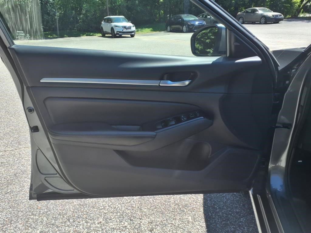 Used 2023 Nissan Altima 2.5 SV image 14