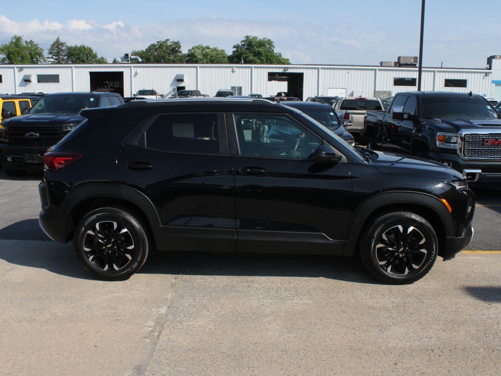 Used 2022 Chevrolet TrailBlazer LT AWD/4WD image 5