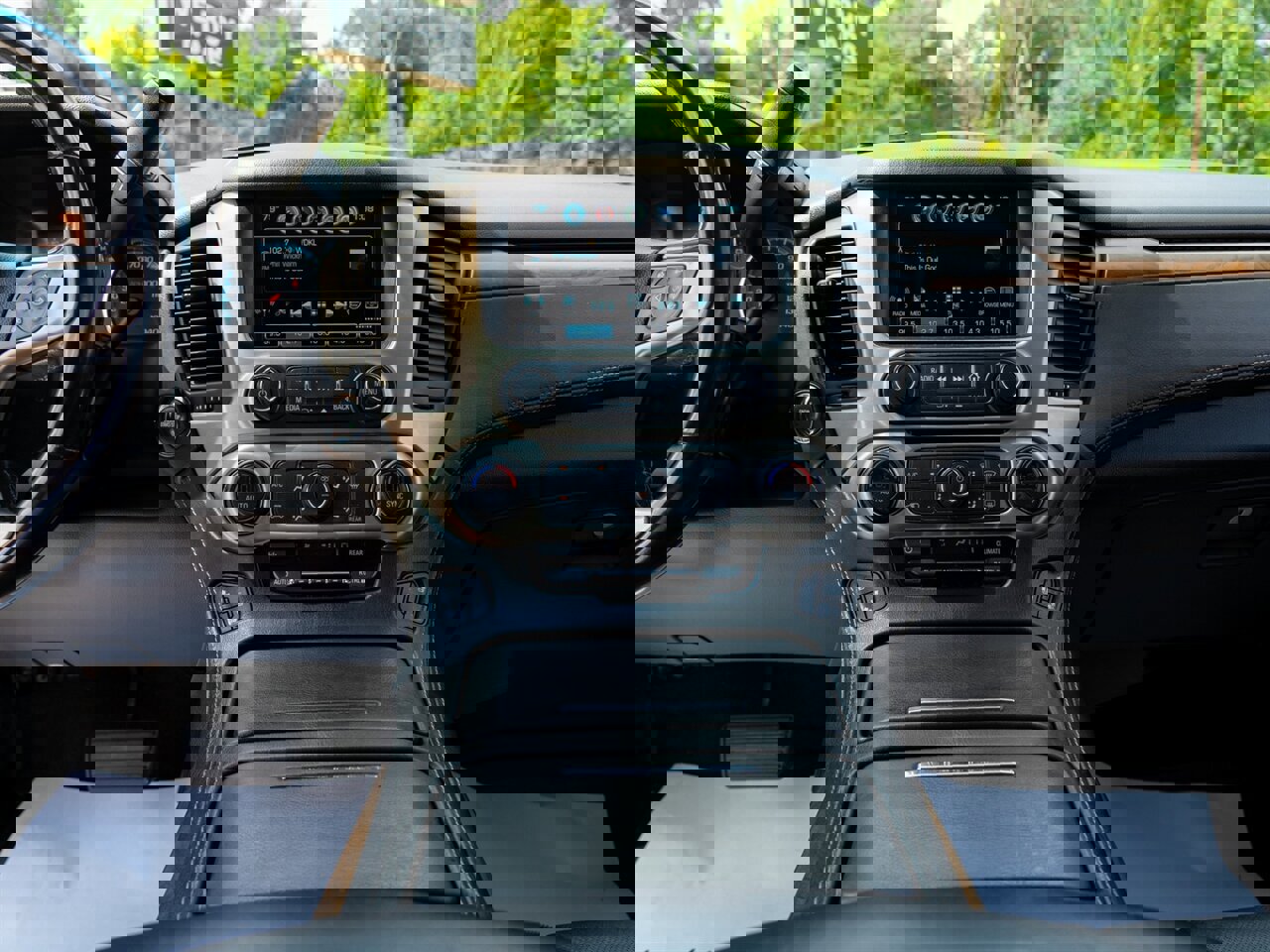 Used 2018 GMC Yukon Denali w/ Denali Ultimate Package image 36