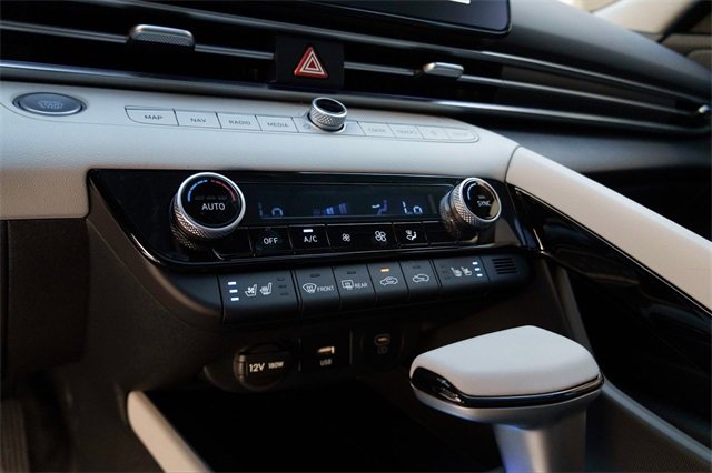 Certified 2025 Hyundai Elantra Limited image 18