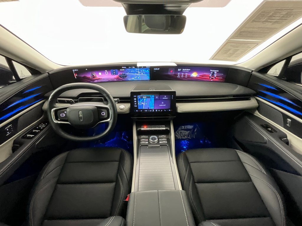 Used 2025 Lincoln Nautilus Premier image 10