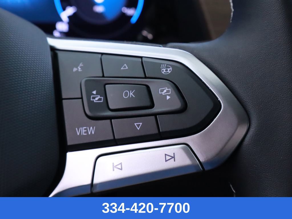 New 2025 Volkswagen Atlas SE w/ Black Wheel Package image 16