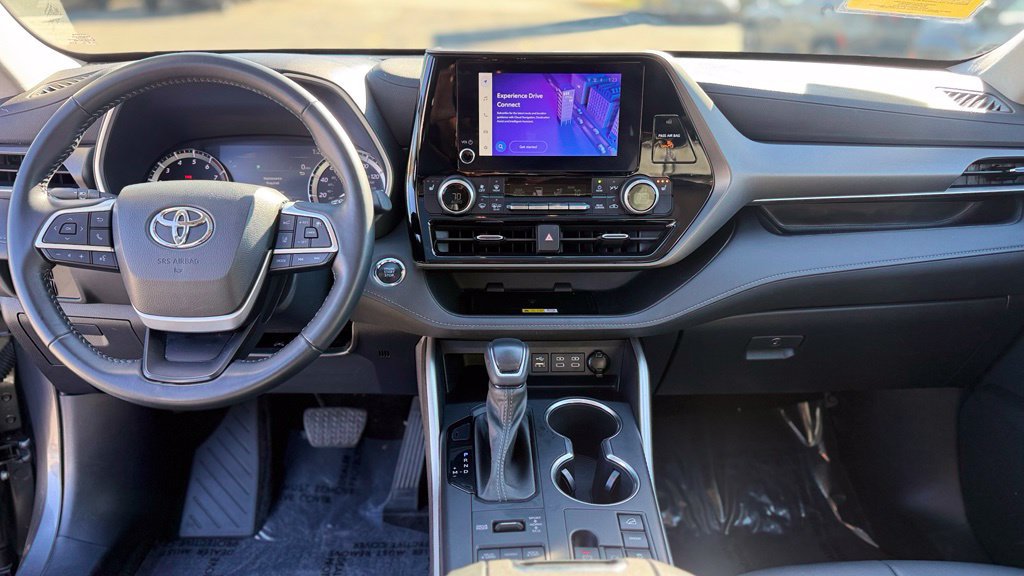 Used 2023 Toyota Highlander XLE AWD/4WD image 27