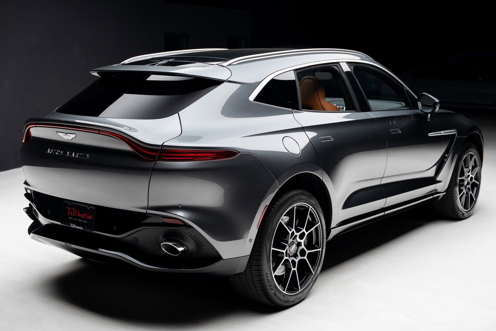 Used 2021 Aston Martin DBX image 31