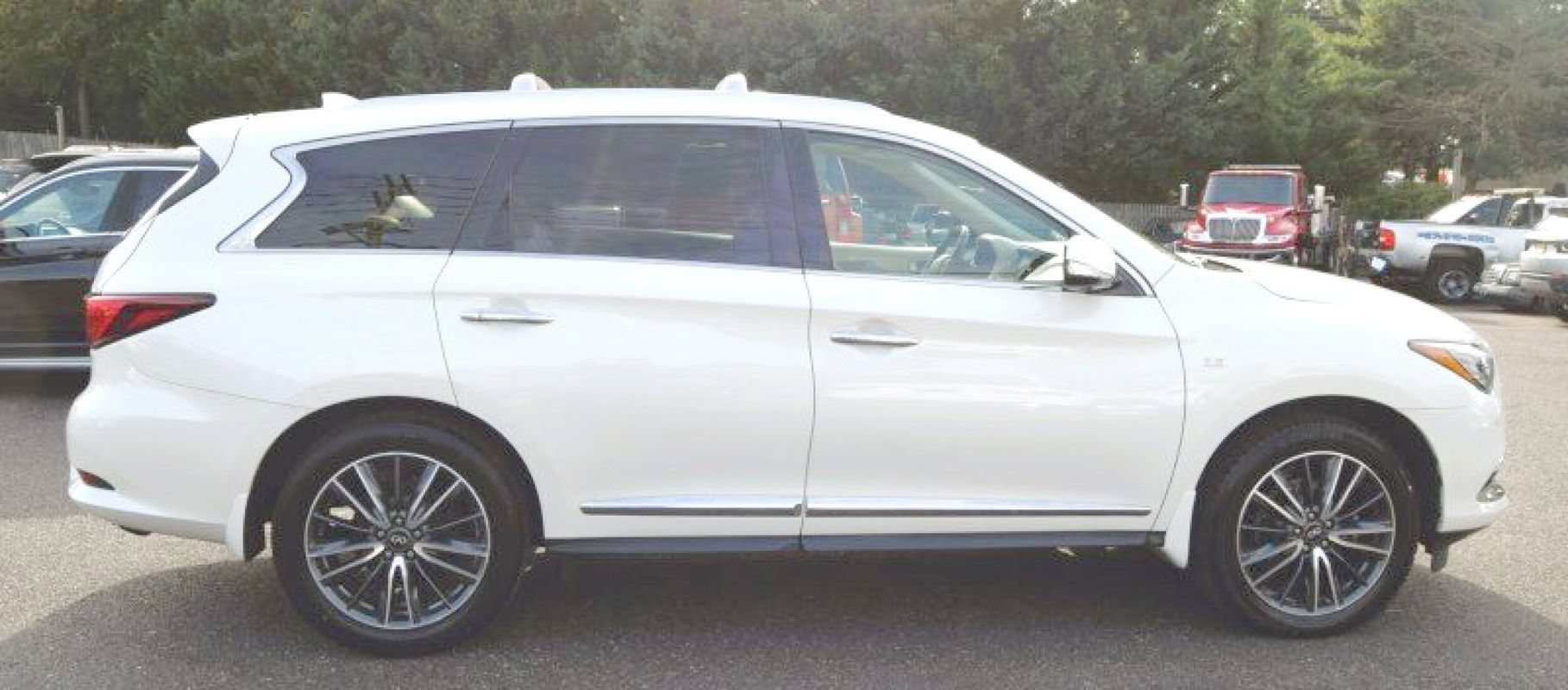 Used 2020 INFINITI QX60 Luxe w/ Sensory Package AWD/4WD image 9