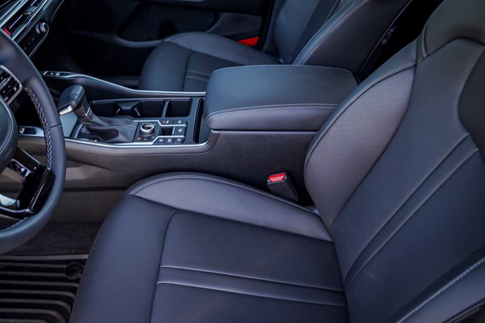 Certified 2025 Kia Sorento EX w/ Panoramic Sunroof Package image 10