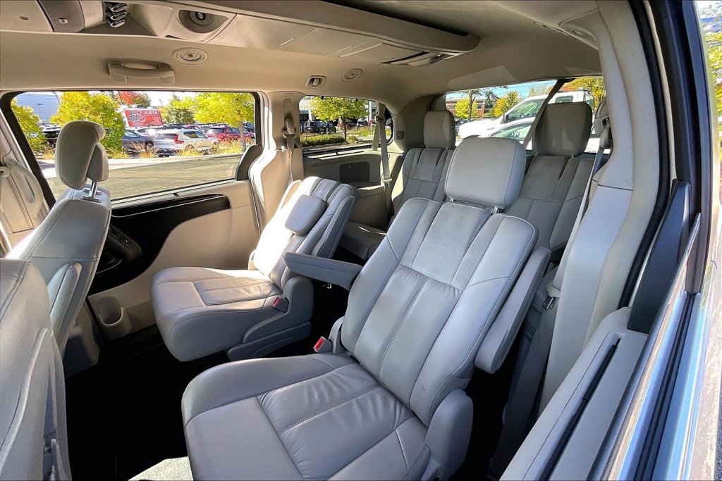 Used 2011 Chrysler Town & Country Limited FWD image 30